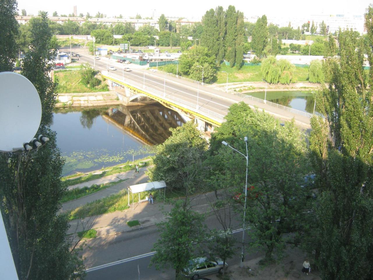 Apartment On Livoberezna Metro Station เคียฟ ภายนอก รูปภาพ
