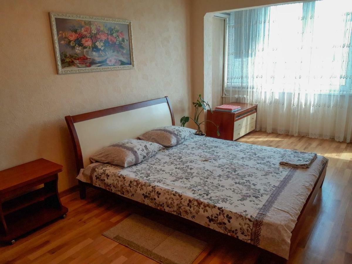 Apartment On Livoberezna Metro Station เคียฟ ภายนอก รูปภาพ